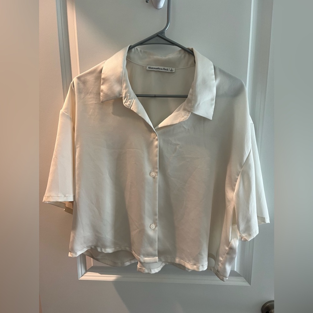 Abercrombie and Fitch cropped satin button down